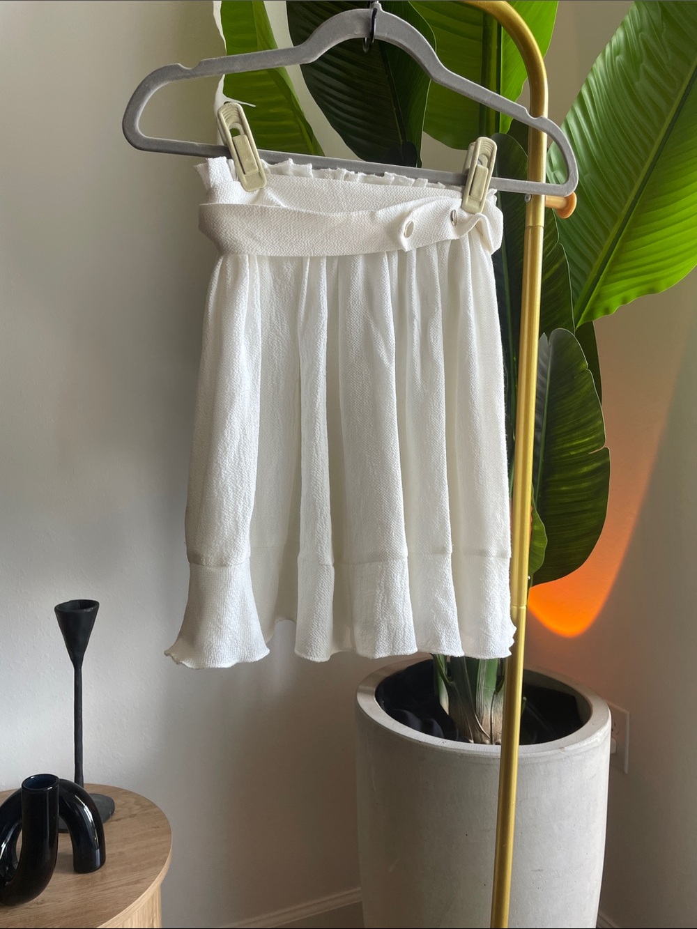 Dynamite White Textured Pleated Mini Skirt with Ruffle Hem